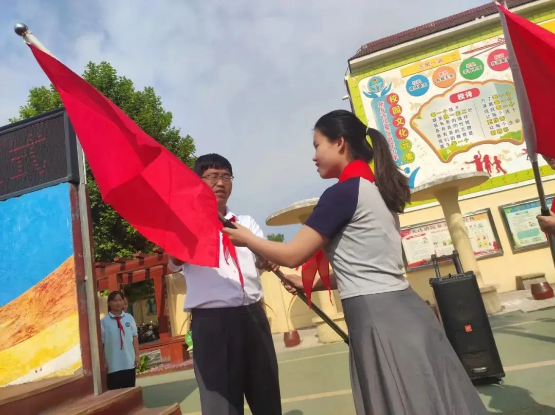 “红领巾 爱祖国”——耿庄小学少先队入队仪式 第10张 “红领巾 爱祖国”——耿庄小学少先队入队仪式 第10张