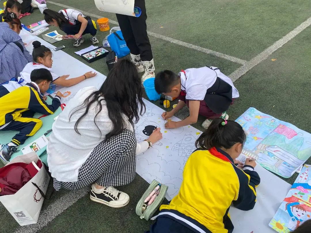 三十里堡小学(一小校区)“童心筑梦 共绘未来”主题大队会暨庆六一百米共绘活动 第58张 三十里堡小学(一小校区)“童心筑梦 共绘未来”主题大队会暨庆六一百米共绘活动 第58张