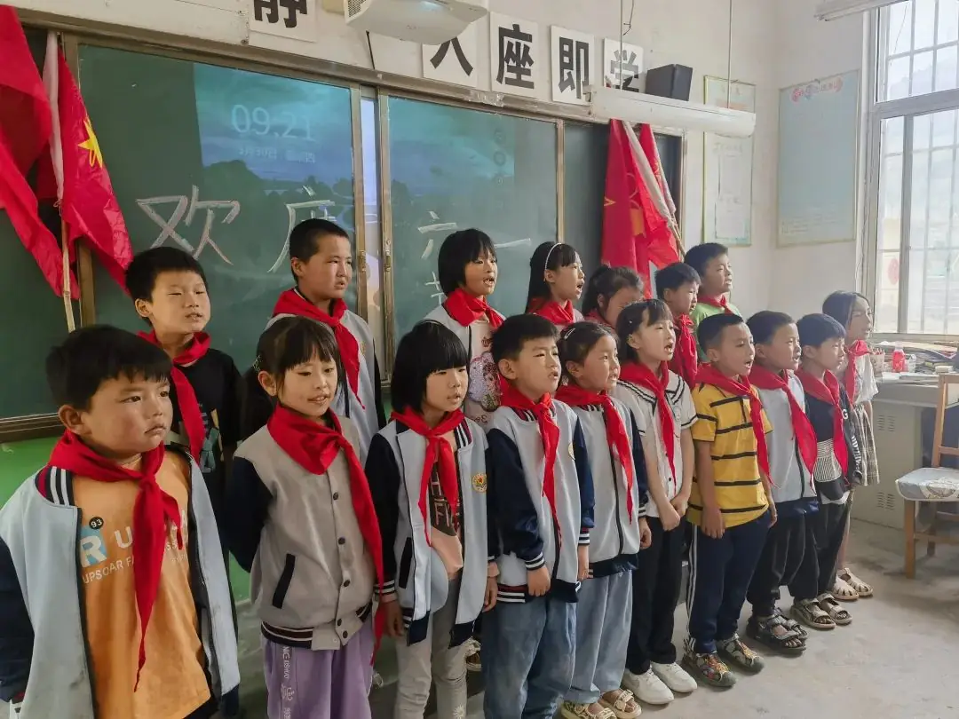 【红领巾爱祖国】2024年平邑县英光小学少先队庆“六一”暨分批入队仪式 第2张 【红领巾爱祖国】2024年平邑县英光小学少先队庆“六一”暨分批入队仪式 第2张