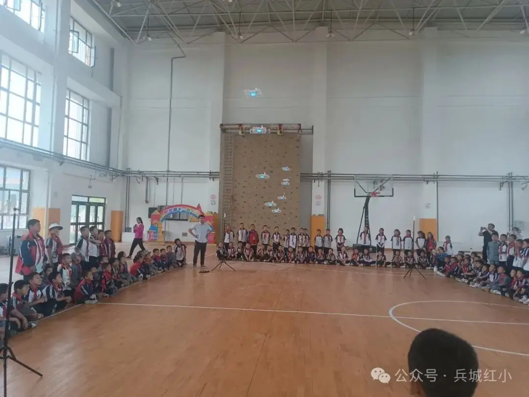 三五九旅红军小学举行航空科普知识讲座 启迪未来科技梦想 第5张