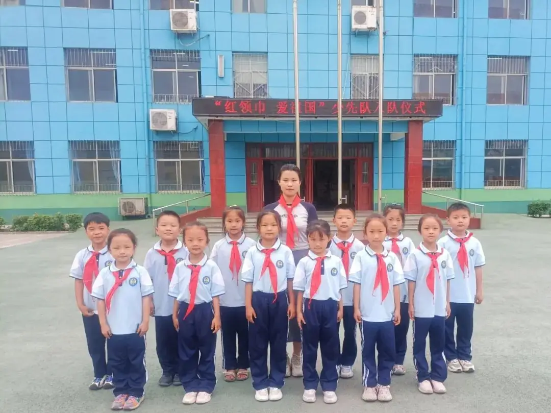 “红领巾 爱祖国”——耿庄小学少先队入队仪式 第38张 “红领巾 爱祖国”——耿庄小学少先队入队仪式 第38张