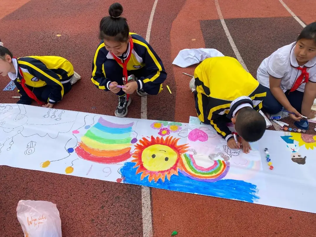 三十里堡小学(一小校区)“童心筑梦 共绘未来”主题大队会暨庆六一百米共绘活动 第79张 三十里堡小学(一小校区)“童心筑梦 共绘未来”主题大队会暨庆六一百米共绘活动 第79张