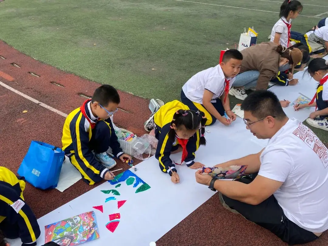 三十里堡小学(一小校区)“童心筑梦 共绘未来”主题大队会暨庆六一百米共绘活动 第61张 三十里堡小学(一小校区)“童心筑梦 共绘未来”主题大队会暨庆六一百米共绘活动 第61张