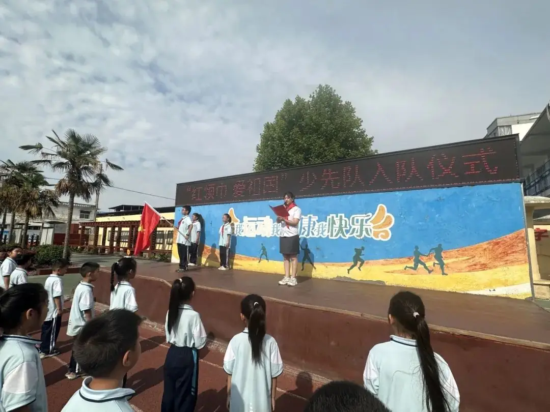 “红领巾 爱祖国”——耿庄小学少先队入队仪式 第7张 “红领巾 爱祖国”——耿庄小学少先队入队仪式 第7张