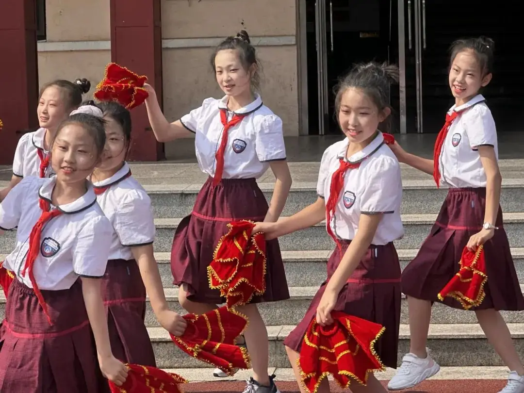 三十里堡小学(一小校区)“童心筑梦 共绘未来”主题大队会暨庆六一百米共绘活动 第38张 三十里堡小学(一小校区)“童心筑梦 共绘未来”主题大队会暨庆六一百米共绘活动 第38张