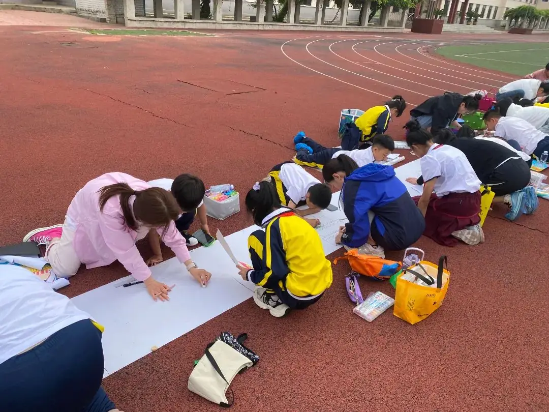 三十里堡小学(一小校区)“童心筑梦 共绘未来”主题大队会暨庆六一百米共绘活动 第56张 三十里堡小学(一小校区)“童心筑梦 共绘未来”主题大队会暨庆六一百米共绘活动 第56张