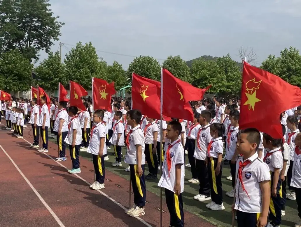 三十里堡小学(一小校区)“童心筑梦 共绘未来”主题大队会暨庆六一百米共绘活动 第9张 三十里堡小学(一小校区)“童心筑梦 共绘未来”主题大队会暨庆六一百米共绘活动 第9张