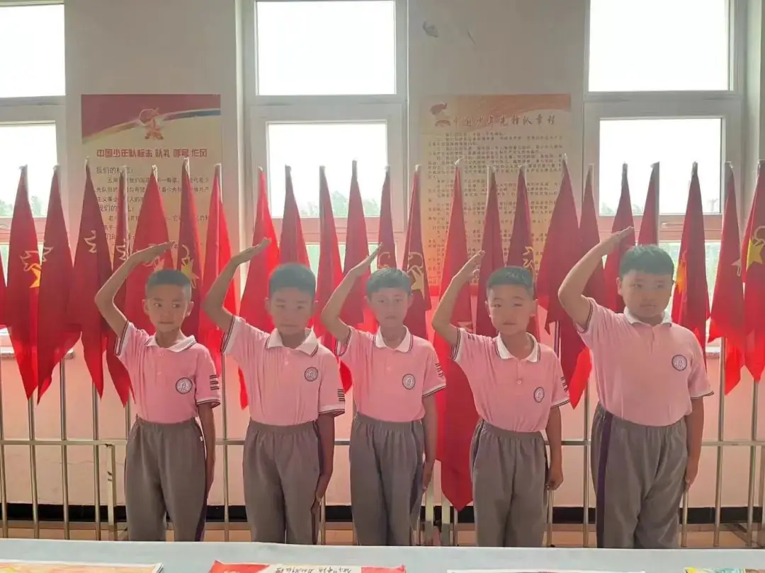 红领巾爱祖国——白塔小学一年级新队员分批入队仪式 第14张 红领巾爱祖国——白塔小学一年级新队员分批入队仪式 第14张