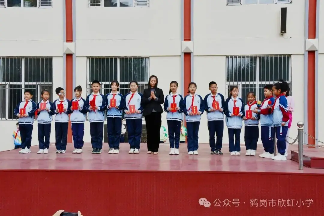 【欣虹·德育】欣虹小学2023-2024学年表彰优秀学生颁奖仪式 第9张 【欣虹·德育】欣虹小学2023-2024学年表彰优秀学生颁奖仪式 第9张