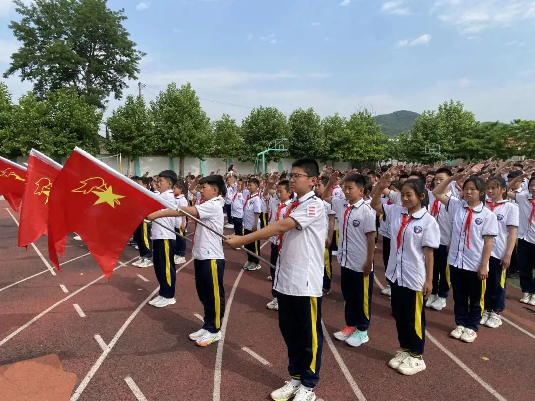 三十里堡小学(一小校区)“童心筑梦 共绘未来”主题大队会暨庆六一百米共绘活动 第4张 三十里堡小学(一小校区)“童心筑梦 共绘未来”主题大队会暨庆六一百米共绘活动 第4张