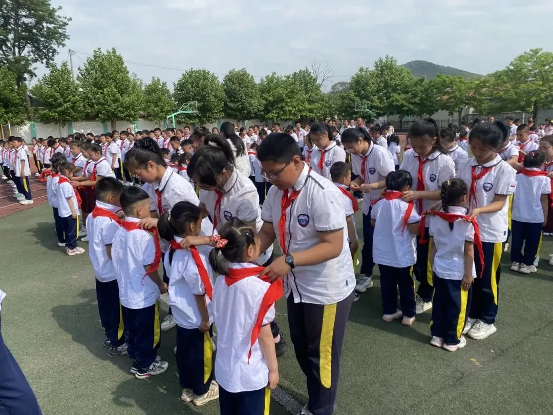 三十里堡小学(一小校区)“童心筑梦 共绘未来”主题大队会暨庆六一百米共绘活动 第11张 三十里堡小学(一小校区)“童心筑梦 共绘未来”主题大队会暨庆六一百米共绘活动 第11张