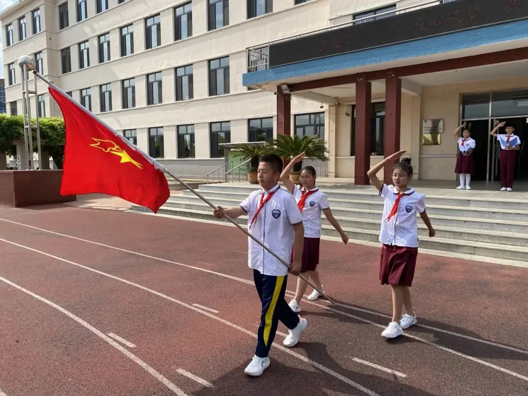 三十里堡小学(一小校区)“童心筑梦 共绘未来”主题大队会暨庆六一百米共绘活动 第41张 三十里堡小学(一小校区)“童心筑梦 共绘未来”主题大队会暨庆六一百米共绘活动 第41张