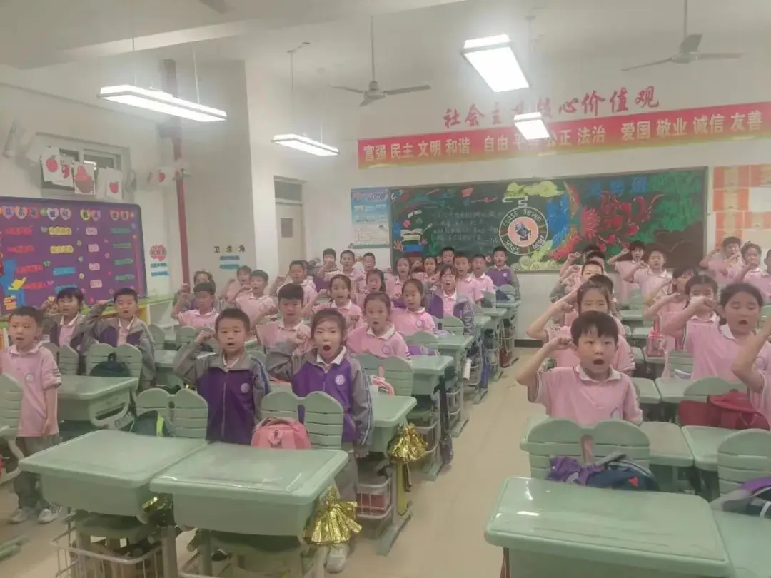 红领巾爱祖国——白塔小学一年级新队员分批入队仪式 第6张 红领巾爱祖国——白塔小学一年级新队员分批入队仪式 第6张