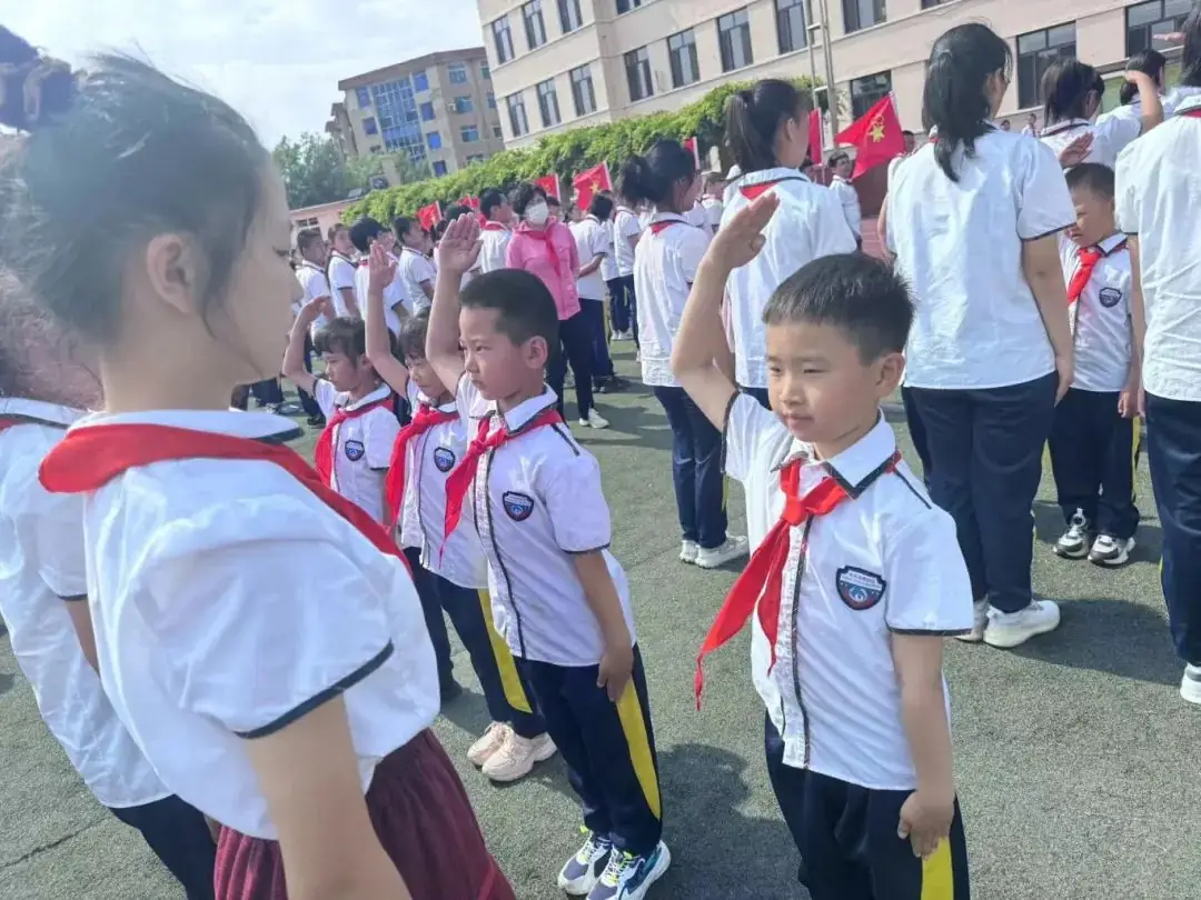 三十里堡小学(一小校区)“童心筑梦 共绘未来”主题大队会暨庆六一百米共绘活动 第17张 三十里堡小学(一小校区)“童心筑梦 共绘未来”主题大队会暨庆六一百米共绘活动 第17张