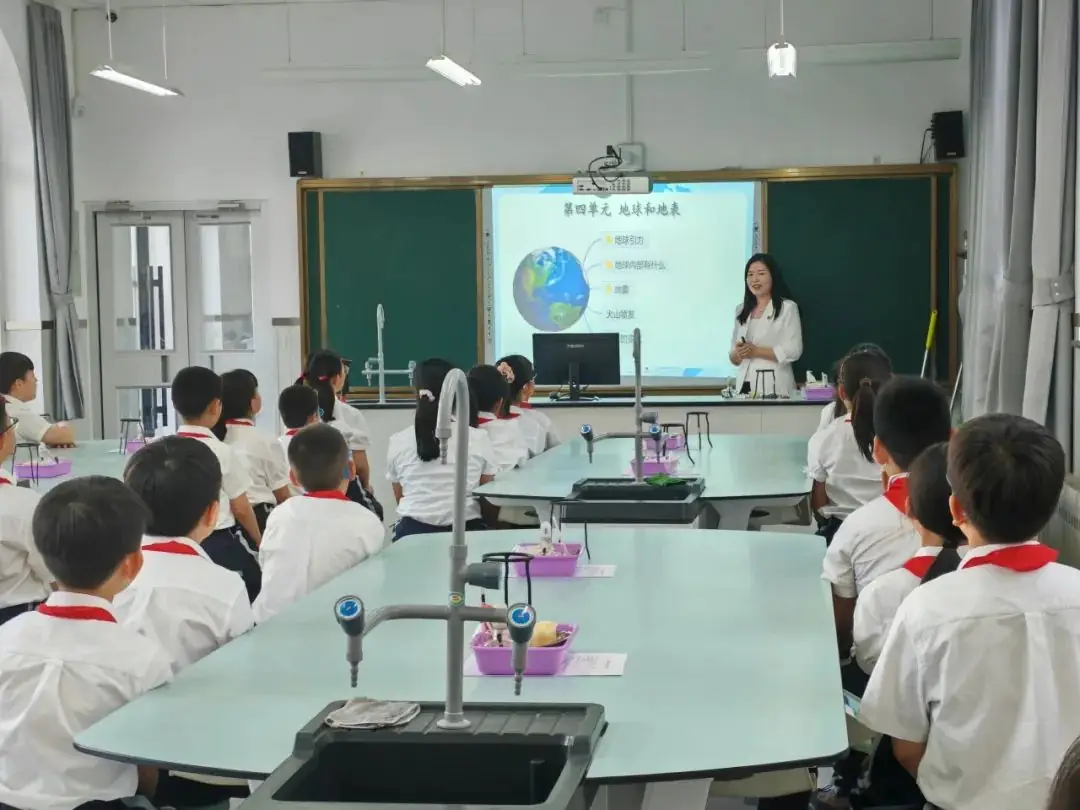 【人文鲸园·全环境育人】环翠区小学全学科单元集备观摩暨展评活动在威海市鲸园小学举行 第23张 【人文鲸园·全环境育人】环翠区小学全学科单元集备观摩暨展评活动在威海市鲸园小学举行 第23张