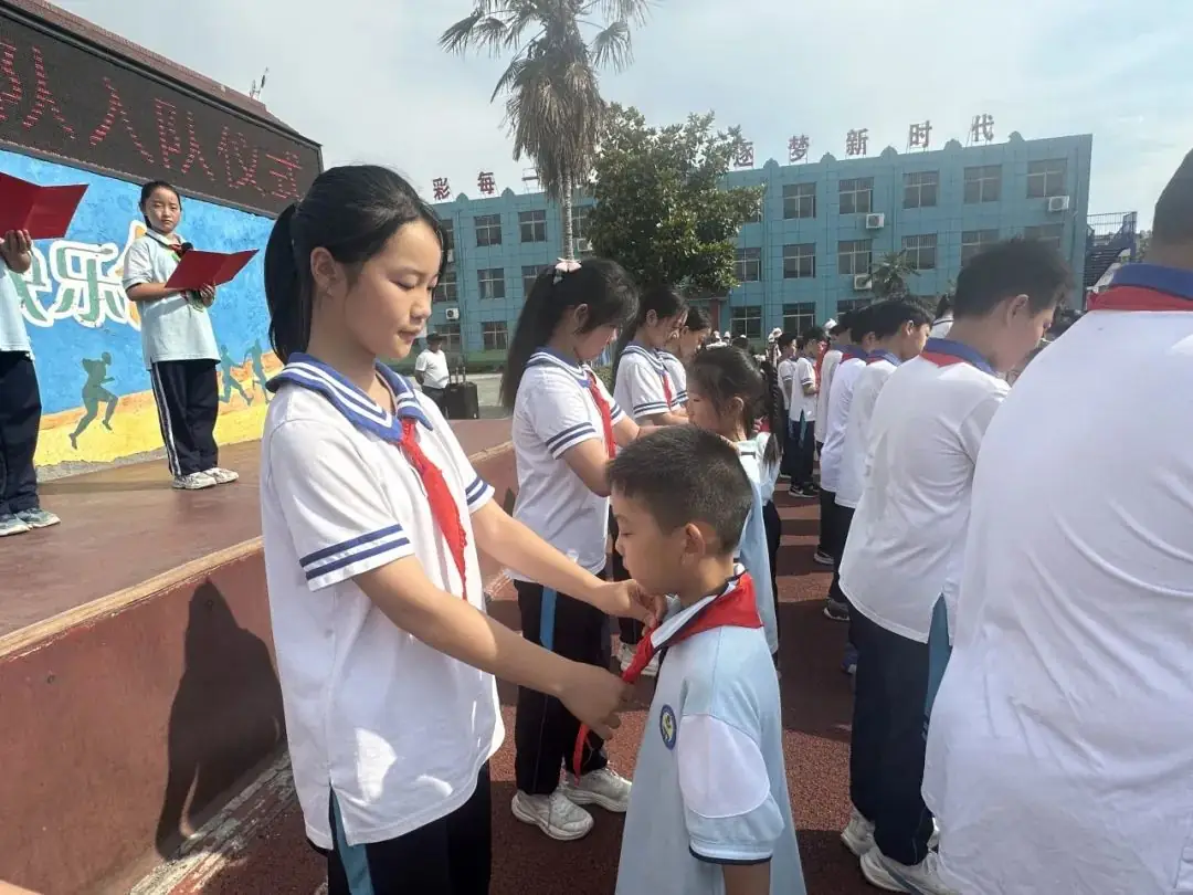 “红领巾 爱祖国”——耿庄小学少先队入队仪式 第14张 “红领巾 爱祖国”——耿庄小学少先队入队仪式 第14张
