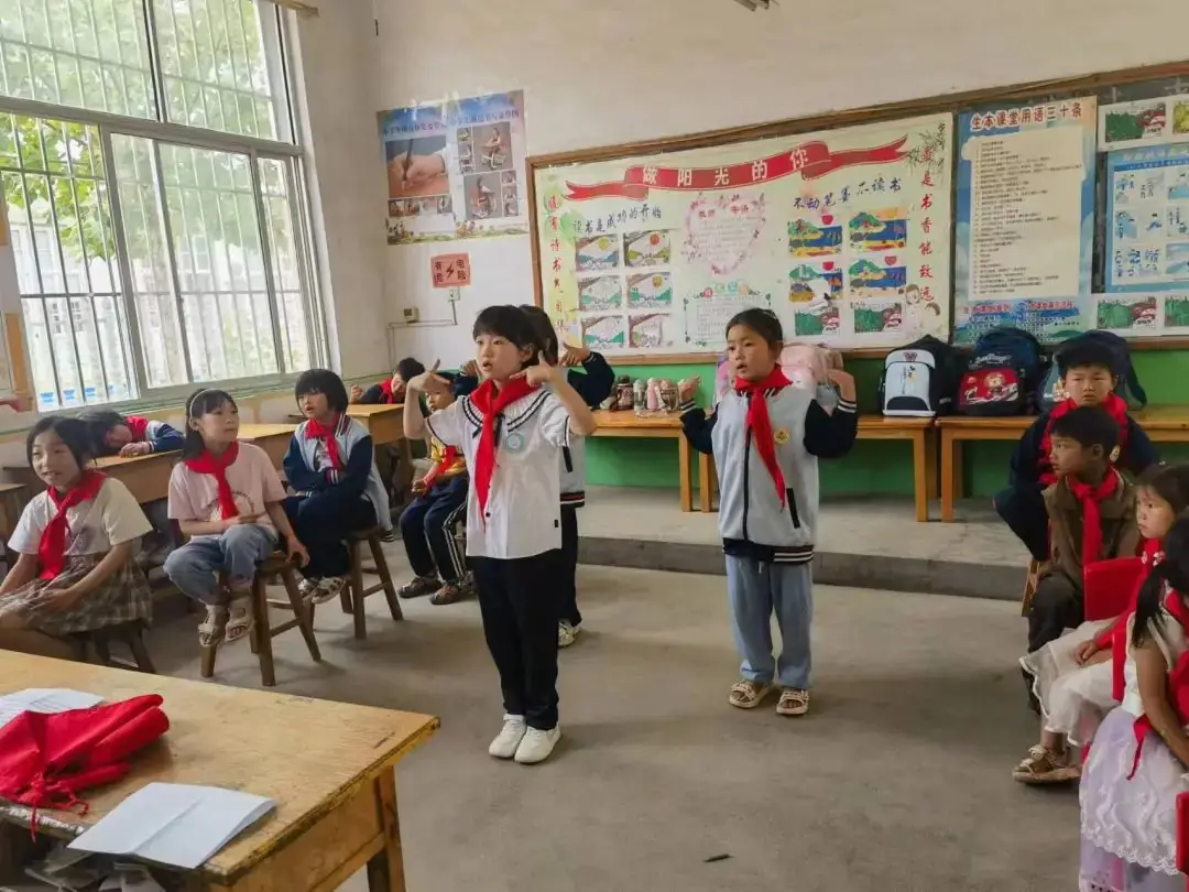 【红领巾爱祖国】2024年平邑县英光小学少先队庆“六一”暨分批入队仪式 第4张 【红领巾爱祖国】2024年平邑县英光小学少先队庆“六一”暨分批入队仪式 第4张