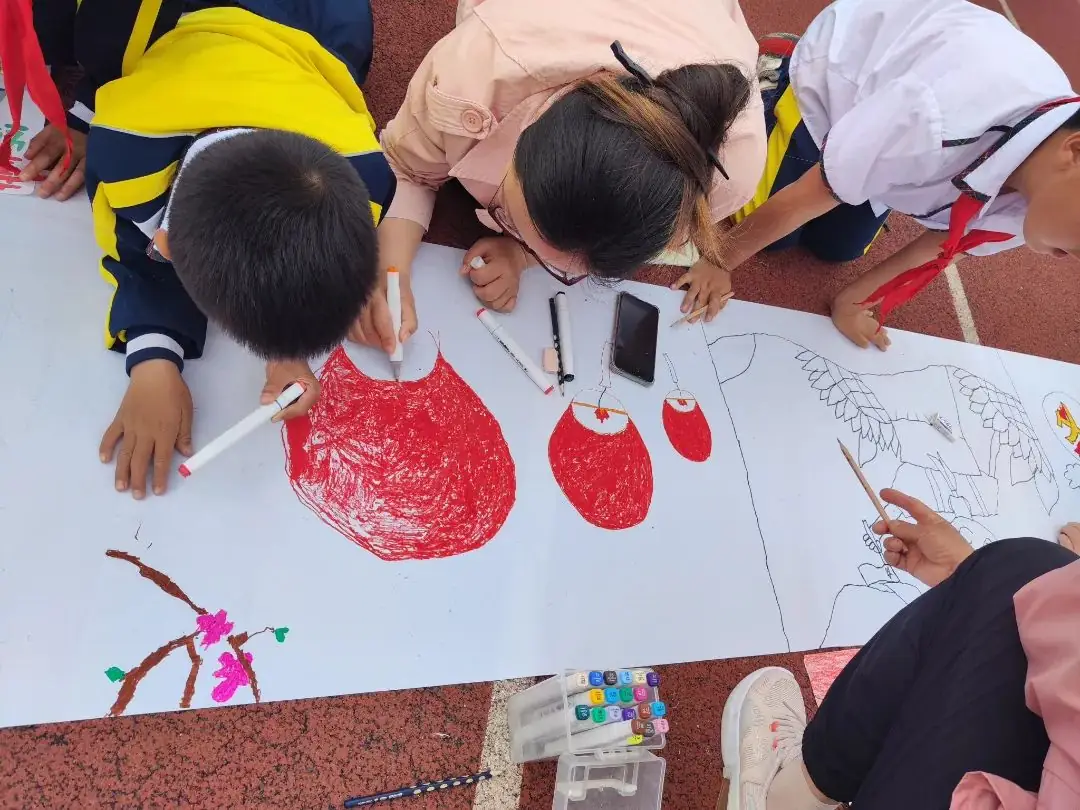 三十里堡小学(一小校区)“童心筑梦 共绘未来”主题大队会暨庆六一百米共绘活动 第76张 三十里堡小学(一小校区)“童心筑梦 共绘未来”主题大队会暨庆六一百米共绘活动 第76张