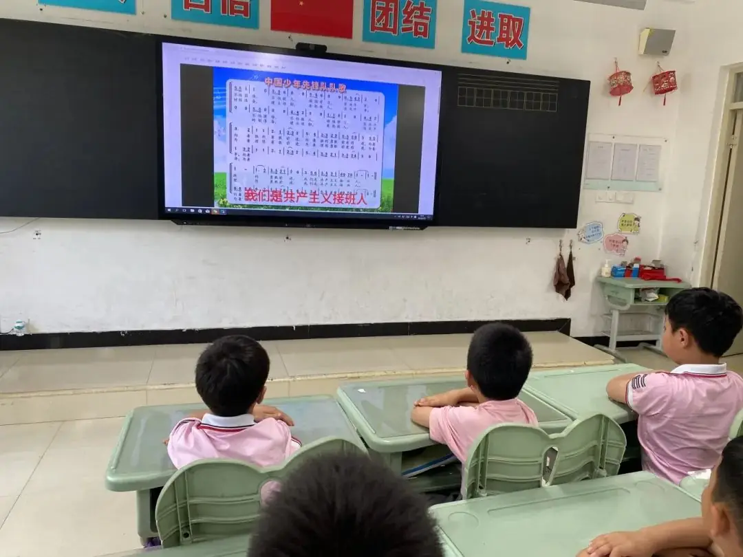 红领巾爱祖国——白塔小学一年级新队员分批入队仪式 第8张 红领巾爱祖国——白塔小学一年级新队员分批入队仪式 第8张