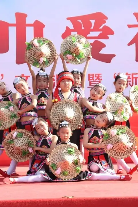 匠心英杰小学举行“红领巾爱祖国”庆六一文艺汇演暨少先队员入队仪式 第12张 匠心英杰小学举行“红领巾爱祖国”庆六一文艺汇演暨少先队员入队仪式 第12张