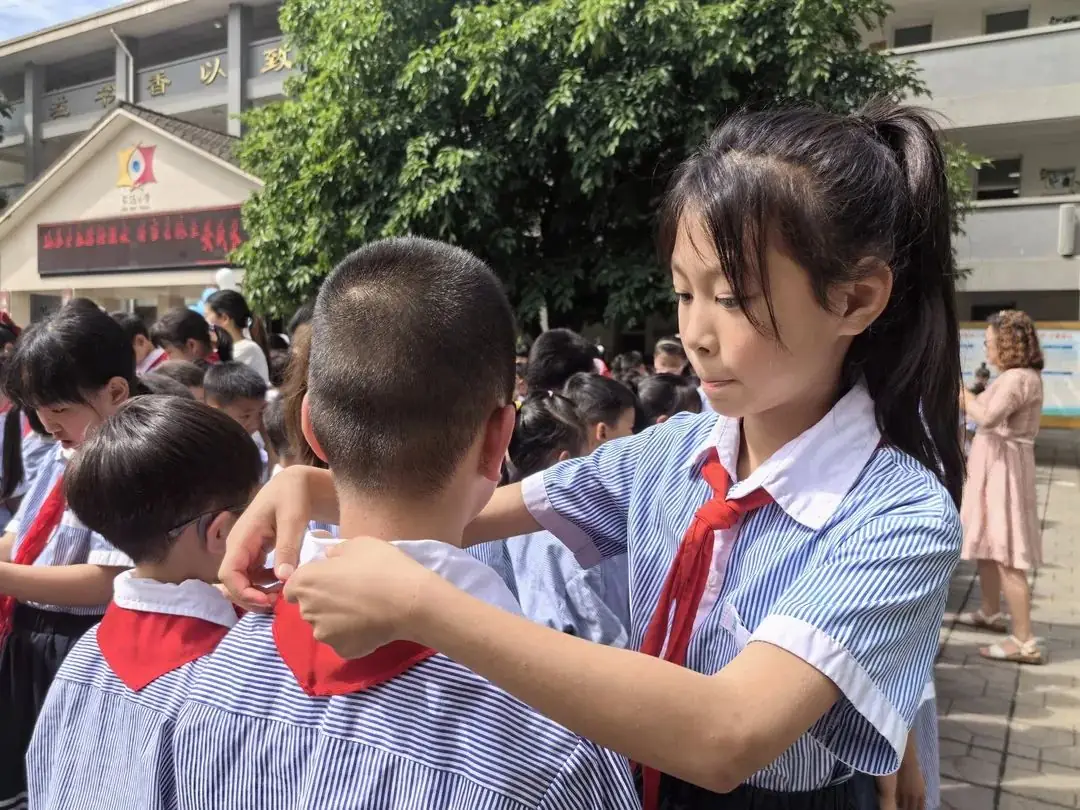 红领巾 爱祖国——记怀远小学教育集团2024年春新队员入队仪式 第18张 红领巾 爱祖国——记怀远小学教育集团2024年春新队员入队仪式 第18张