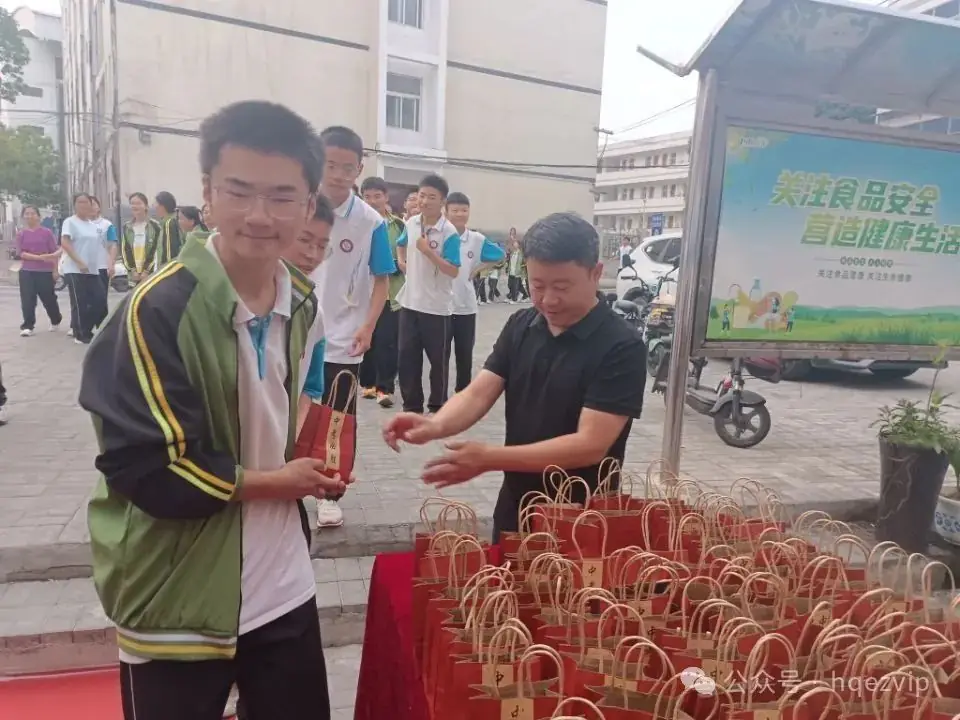 霍邱二中初中部:助力中考 六月“糕”“粽”-第10张图片-四季读书网 霍邱二中初中部:助力中考 六月“糕”“粽”-第10张图片-四季读书网