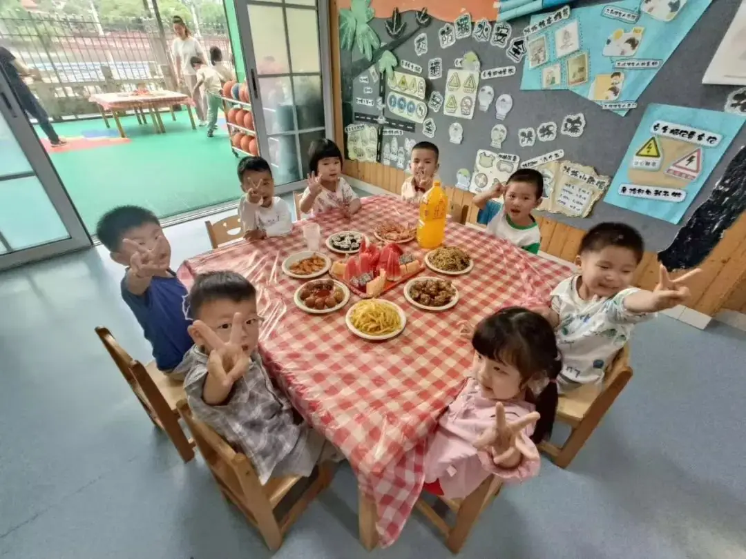 “欢乐六一,趣享成长”——燕子山小学附属幼儿园二部“庆六一”亲子主题活动 第140张 “欢乐六一,趣享成长”——燕子山小学附属幼儿园二部“庆六一”亲子主题活动 第140张