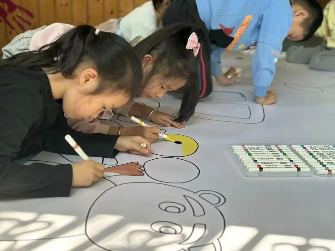 “欢乐六一,趣享成长”——燕子山小学附属幼儿园二部“庆六一”亲子主题活动 第26张 “欢乐六一,趣享成长”——燕子山小学附属幼儿园二部“庆六一”亲子主题活动 第26张