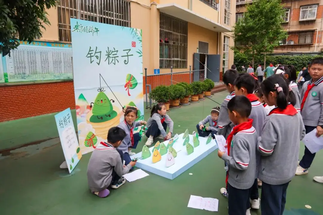 “红领巾 爱祖国”| 棕树营小学2024年“红领巾心向党 在阳光下成长”欢庆“六一”主题队日暨新队员入队仪式活动圆满举行 第177张 “红领巾 爱祖国”| 棕树营小学2024年“红领巾心向党 在阳光下成长”欢庆“六一”主题队日暨新队员入队仪式活动圆满举行 第177张