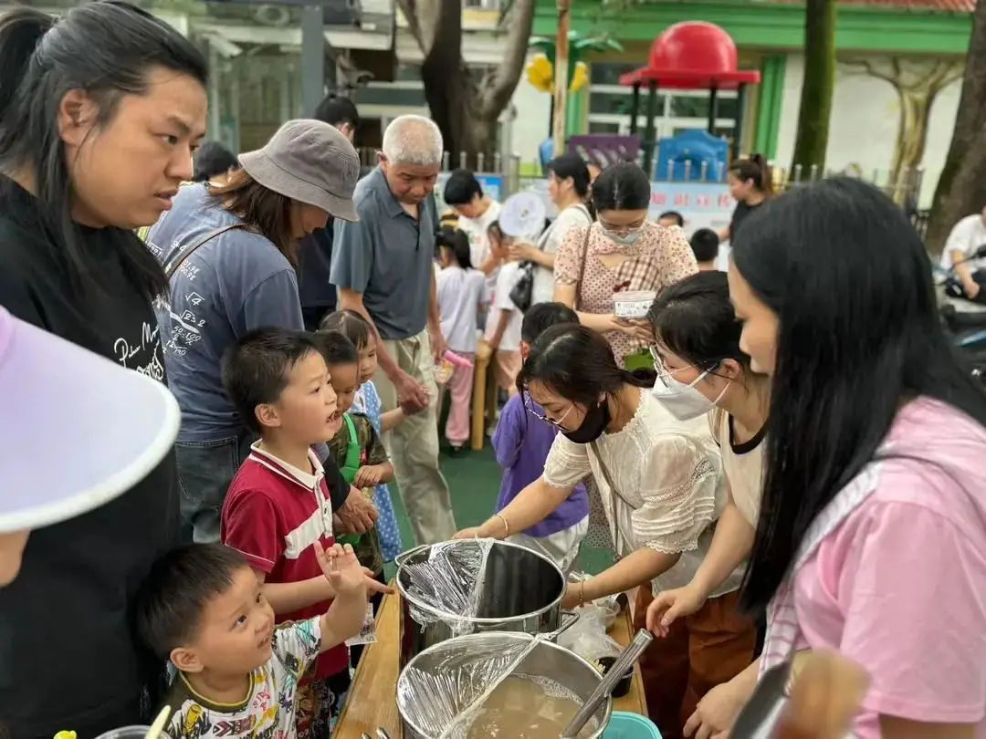 “欢乐六一,趣享成长”——燕子山小学附属幼儿园二部“庆六一”亲子主题活动 第81张 “欢乐六一,趣享成长”——燕子山小学附属幼儿园二部“庆六一”亲子主题活动 第81张