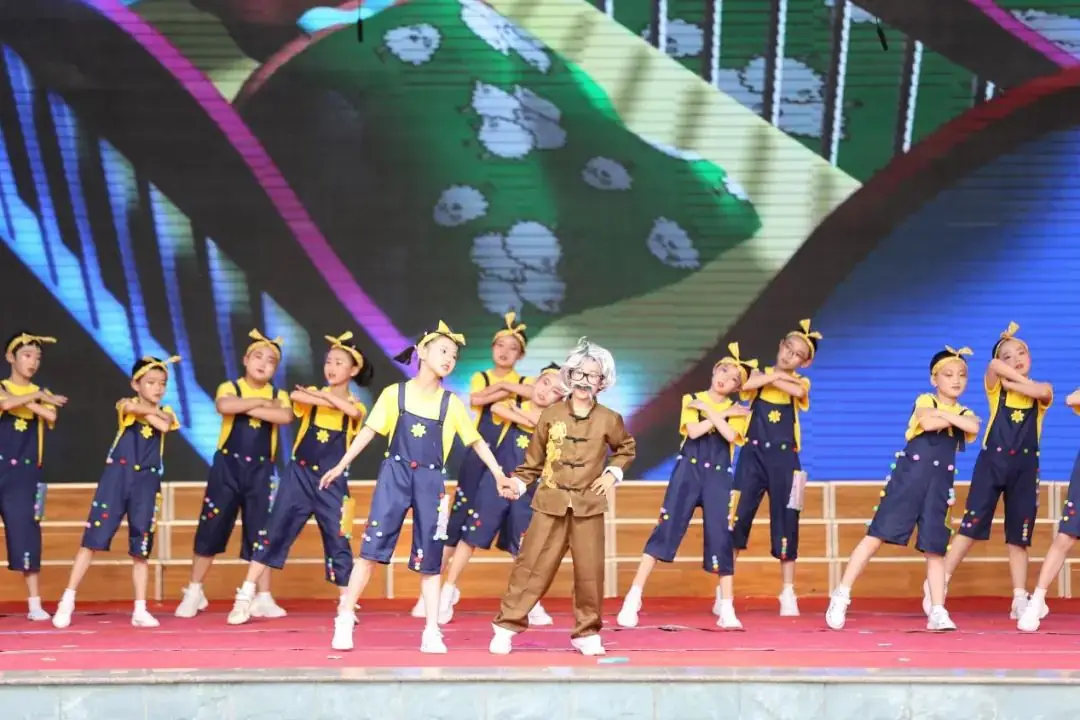 “红领巾爱祖国”——暨隆德县第一小学庆祝第74个“六・一”国际儿童节主题队日活动 第66张 “红领巾爱祖国”——暨隆德县第一小学庆祝第74个“六・一”国际儿童节主题队日活动 第66张