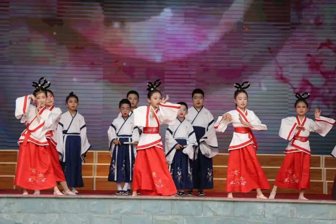 “红领巾爱祖国”——暨隆德县第一小学庆祝第74个“六・一”国际儿童节主题队日活动 第70张 “红领巾爱祖国”——暨隆德县第一小学庆祝第74个“六・一”国际儿童节主题队日活动 第70张