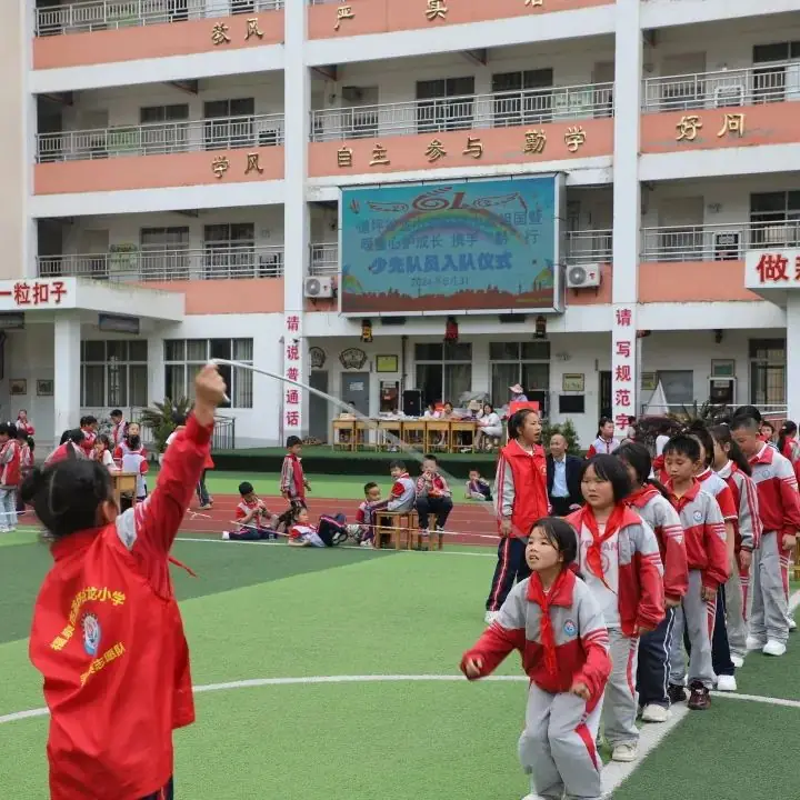 【校园动态】道坪谷龙小学“暖童心护成长 携手'黔'行”主题庆“六·一”文艺汇演 第47张 【校园动态】道坪谷龙小学“暖童心护成长 携手'黔'行”主题庆“六·一”文艺汇演 第47张