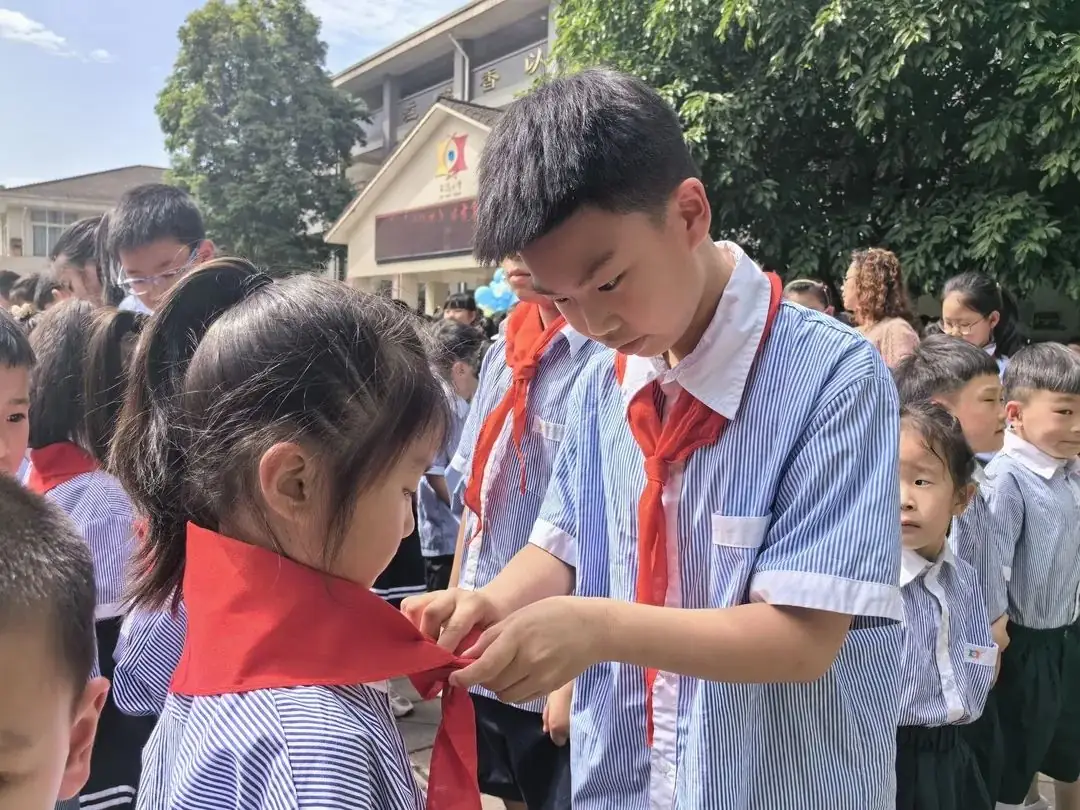 红领巾 爱祖国——记怀远小学教育集团2024年春新队员入队仪式 第17张 红领巾 爱祖国——记怀远小学教育集团2024年春新队员入队仪式 第17张
