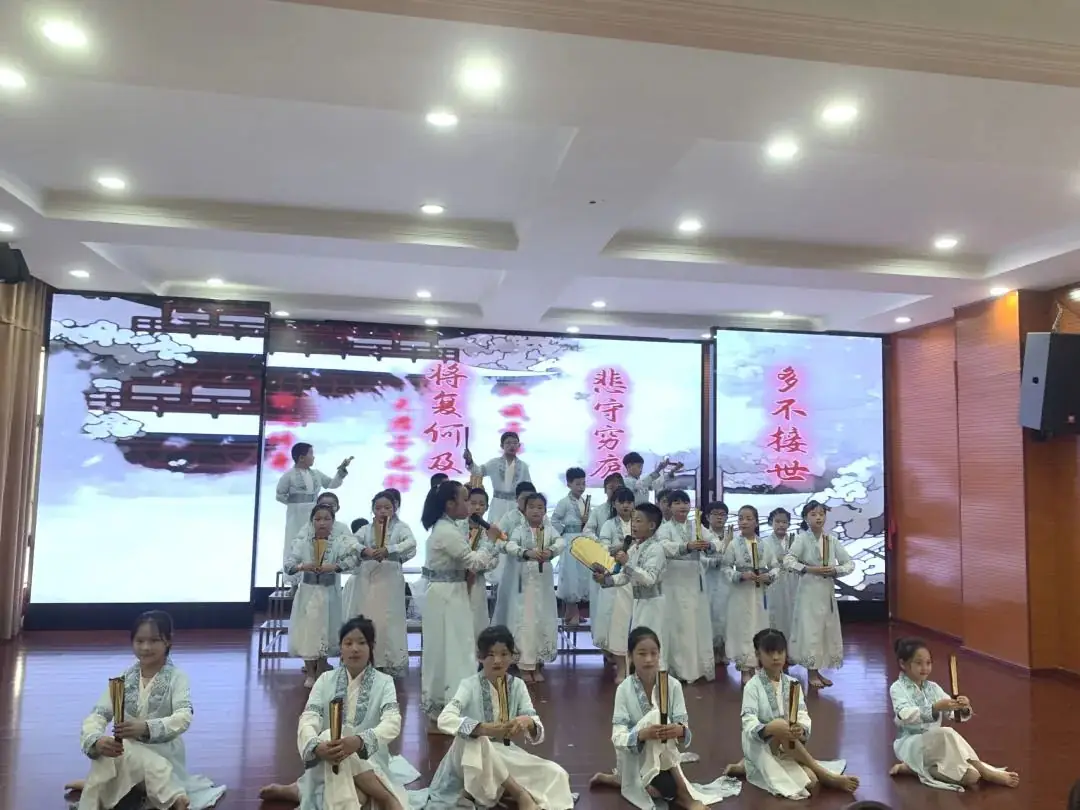 红领巾 爱祖国 ——武阳镇中心小学开展2024年庆“六一”文艺展演暨落实“双减”课后服务成果汇报活动 第23张 红领巾 爱祖国 ——武阳镇中心小学开展2024年庆“六一”文艺展演暨落实“双减”课后服务成果汇报活动 第23张