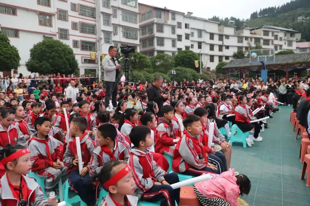 【校园动态】道坪谷龙小学“暖童心护成长 携手'黔'行”主题庆“六·一”文艺汇演 第7张 【校园动态】道坪谷龙小学“暖童心护成长 携手'黔'行”主题庆“六·一”文艺汇演 第7张