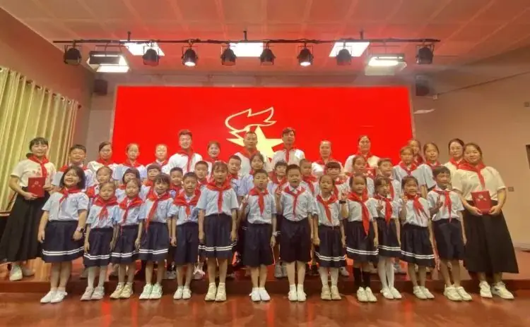 红领巾 爱祖国 ——海口市琼山第九小学一年级首批新生入队仪式 第26张 红领巾 爱祖国 ——海口市琼山第九小学一年级首批新生入队仪式 第26张