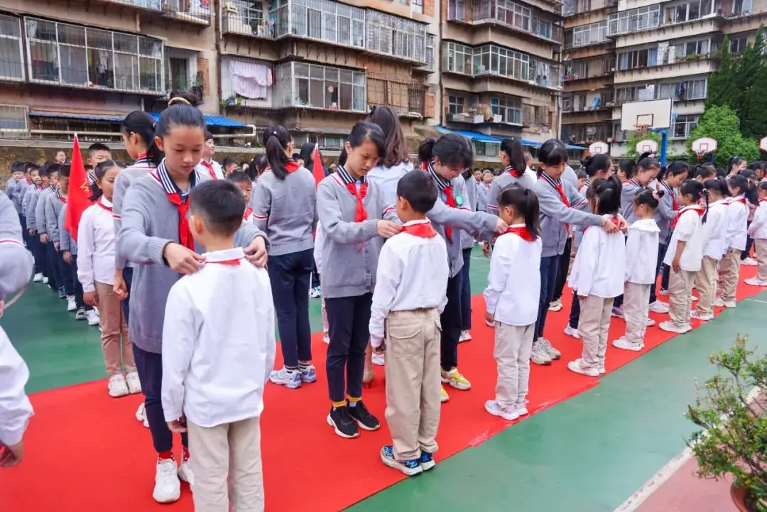 “红领巾 爱祖国”| 棕树营小学2024年“红领巾心向党 在阳光下成长”欢庆“六一”主题队日暨新队员入队仪式活动圆满举行 第27张 “红领巾 爱祖国”| 棕树营小学2024年“红领巾心向党 在阳光下成长”欢庆“六一”主题队日暨新队员入队仪式活动圆满举行 第27张