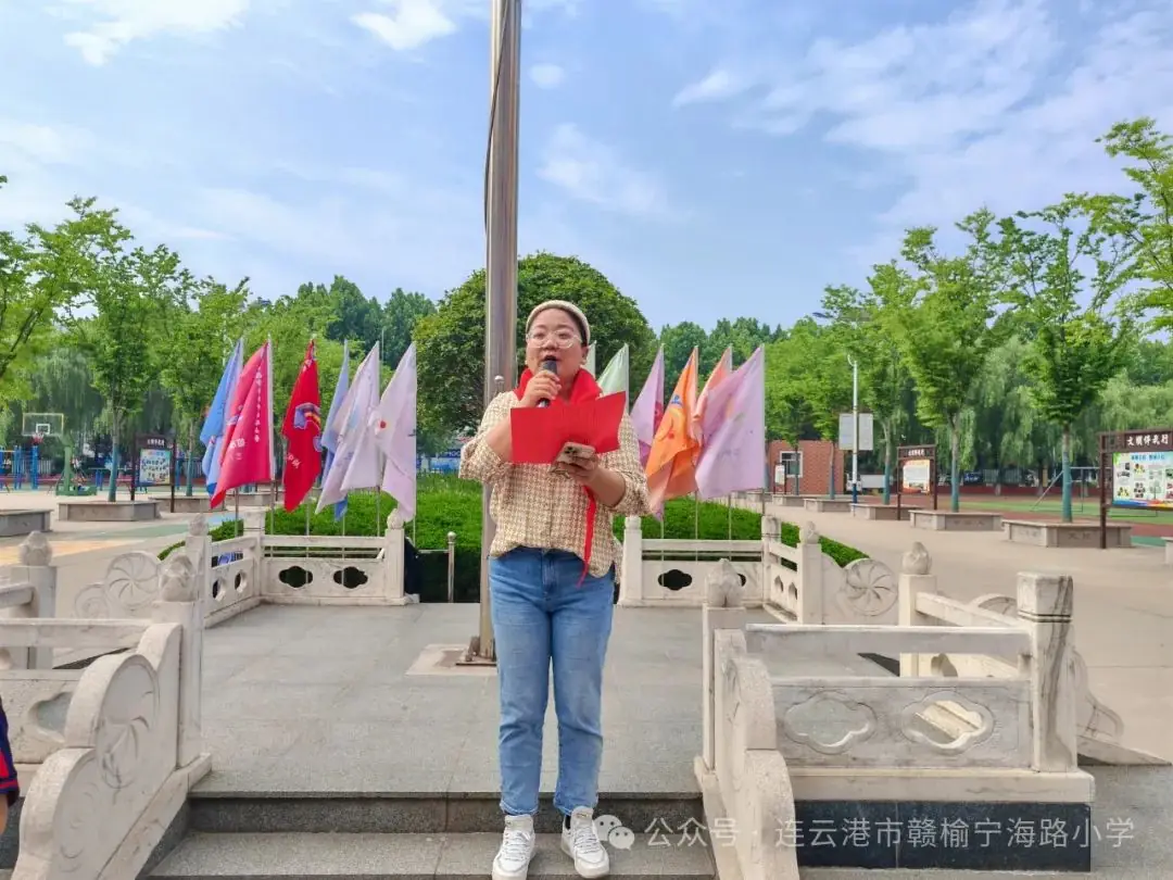 红领巾爱祖国——宁海路小学一年级新队员入队仪式 第13张 红领巾爱祖国——宁海路小学一年级新队员入队仪式 第13张