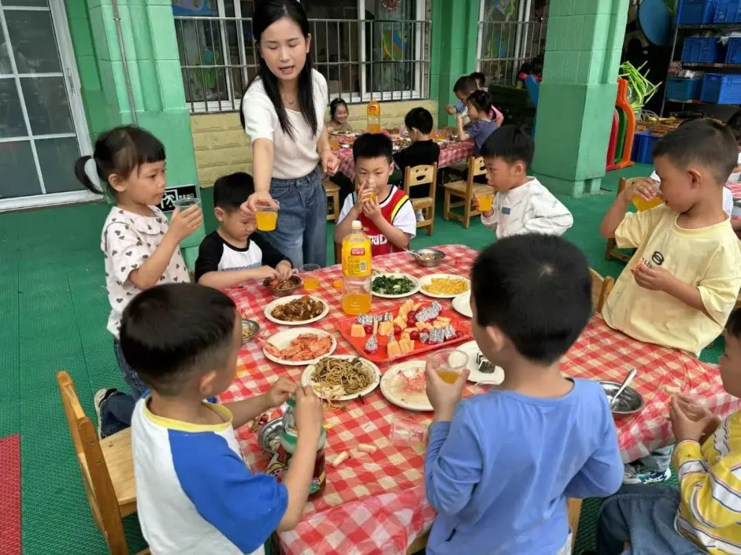 “欢乐六一,趣享成长”——燕子山小学附属幼儿园二部“庆六一”亲子主题活动 第144张 “欢乐六一,趣享成长”——燕子山小学附属幼儿园二部“庆六一”亲子主题活动 第144张