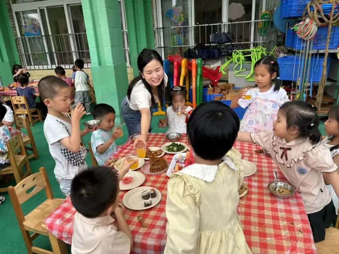 “欢乐六一,趣享成长”——燕子山小学附属幼儿园二部“庆六一”亲子主题活动 第138张 “欢乐六一,趣享成长”——燕子山小学附属幼儿园二部“庆六一”亲子主题活动 第138张