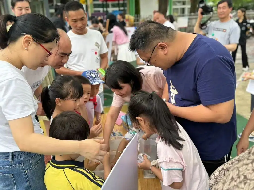 “欢乐六一,趣享成长”——燕子山小学附属幼儿园二部“庆六一”亲子主题活动 第71张 “欢乐六一,趣享成长”——燕子山小学附属幼儿园二部“庆六一”亲子主题活动 第71张