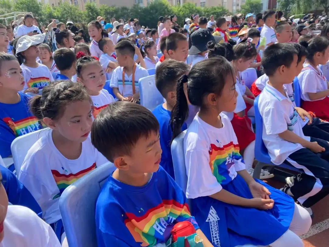 中华小学开展“欢乐童年 放飞梦想”儿童节主题活动 第10张 中华小学开展“欢乐童年 放飞梦想”儿童节主题活动 第10张