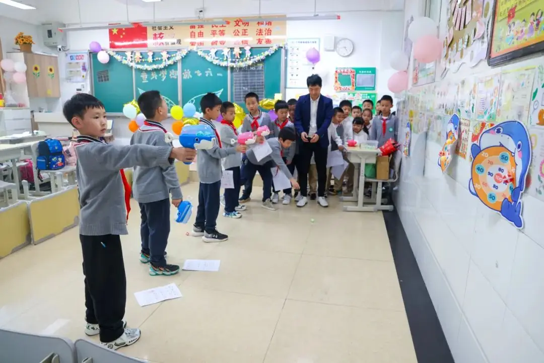 “红领巾 爱祖国”| 棕树营小学2024年“红领巾心向党 在阳光下成长”欢庆“六一”主题队日暨新队员入队仪式活动圆满举行 第89张 “红领巾 爱祖国”| 棕树营小学2024年“红领巾心向党 在阳光下成长”欢庆“六一”主题队日暨新队员入队仪式活动圆满举行 第89张
