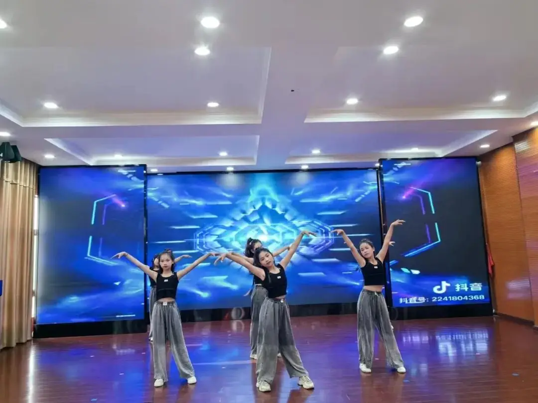 红领巾 爱祖国 ——武阳镇中心小学开展2024年庆“六一”文艺展演暨落实“双减”课后服务成果汇报活动 第28张 红领巾 爱祖国 ——武阳镇中心小学开展2024年庆“六一”文艺展演暨落实“双减”课后服务成果汇报活动 第28张