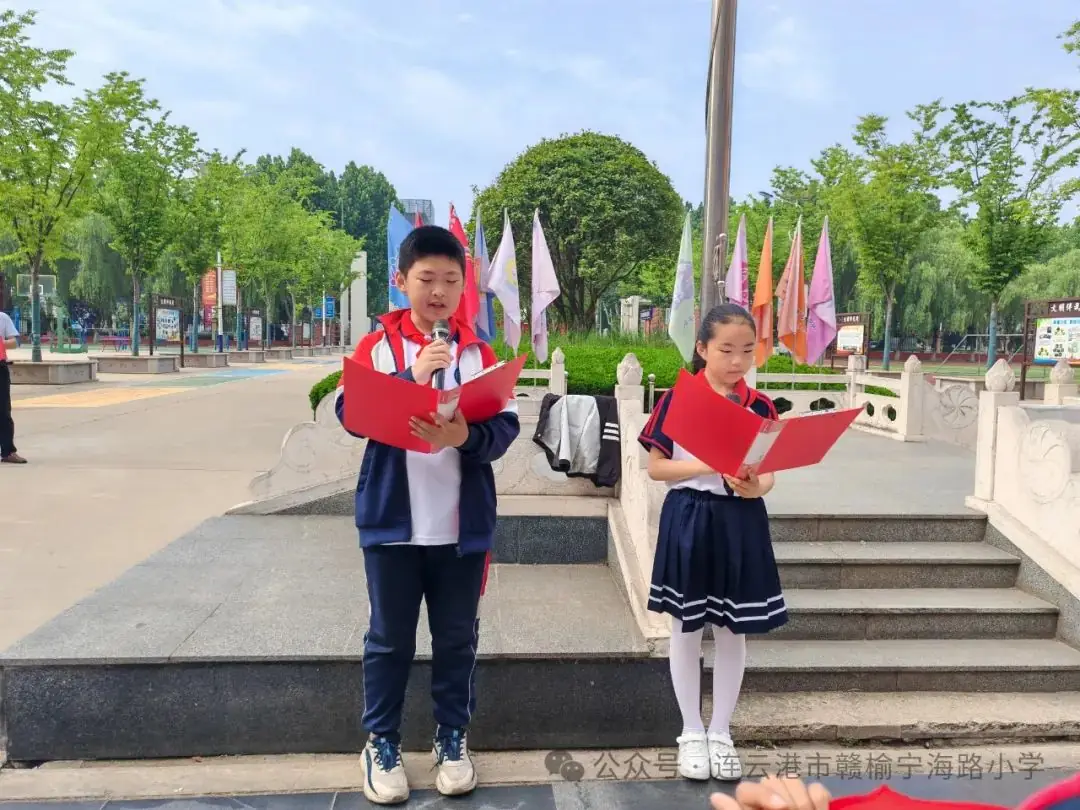 红领巾爱祖国——宁海路小学一年级新队员入队仪式 第10张 红领巾爱祖国——宁海路小学一年级新队员入队仪式 第10张