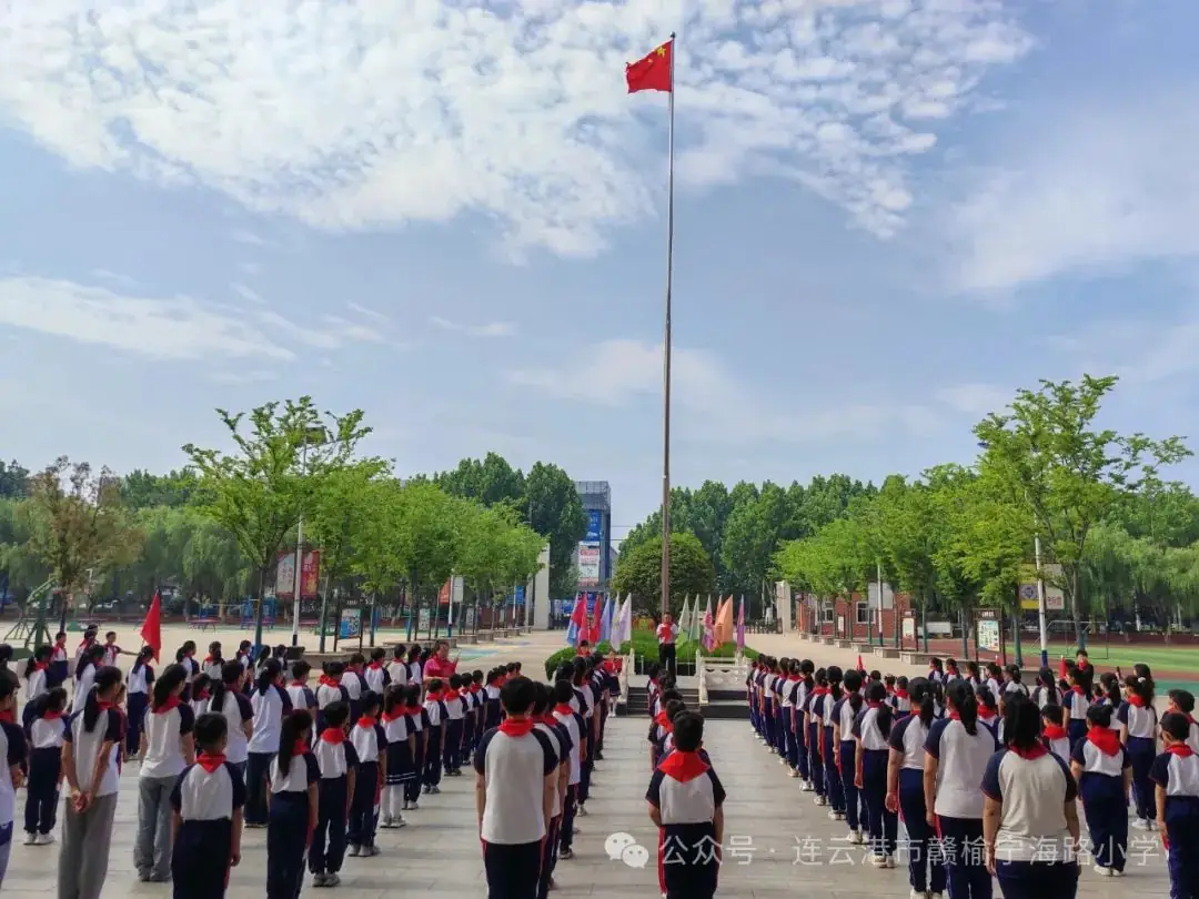 红领巾爱祖国——宁海路小学一年级新队员入队仪式 第8张 红领巾爱祖国——宁海路小学一年级新队员入队仪式 第8张