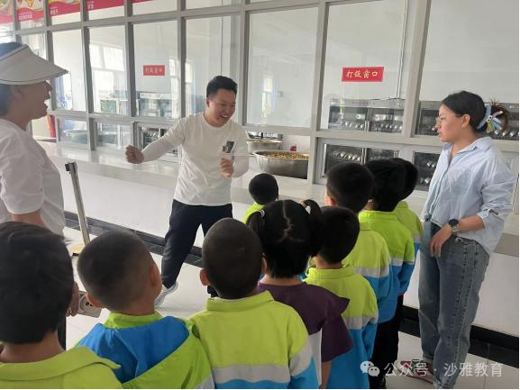参观小学初体验 幼小衔接零距离——沙雅县海楼镇中心幼儿园组织大班幼儿走进沙雅县海楼镇中心校开启参观小学之旅 第5张 参观小学初体验 幼小衔接零距离——沙雅县海楼镇中心幼儿园组织大班幼儿走进沙雅县海楼镇中心校开启参观小学之旅 第5张