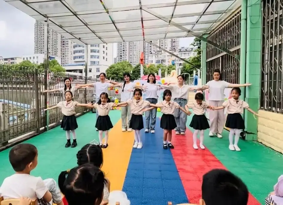 “欢乐六一,趣享成长”——燕子山小学附属幼儿园二部“庆六一”亲子主题活动 第108张 “欢乐六一,趣享成长”——燕子山小学附属幼儿园二部“庆六一”亲子主题活动 第108张