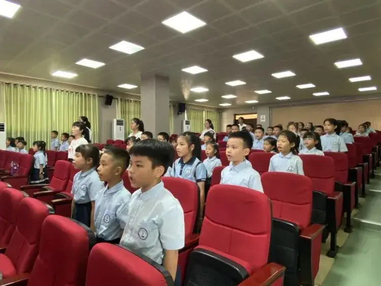 红领巾 爱祖国 ——海口市琼山第九小学一年级首批新生入队仪式 第9张 红领巾 爱祖国 ——海口市琼山第九小学一年级首批新生入队仪式 第9张